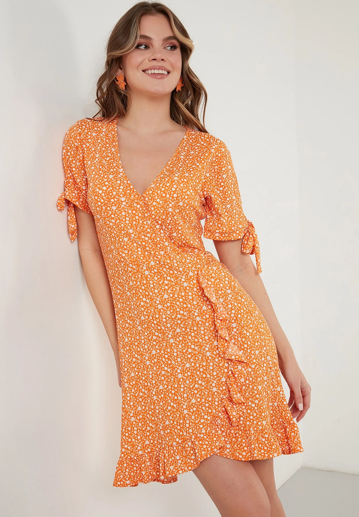 LELA Floral V Neck Ruffle Detail Mini- Jurk - Orange Color - Afbeelding 5