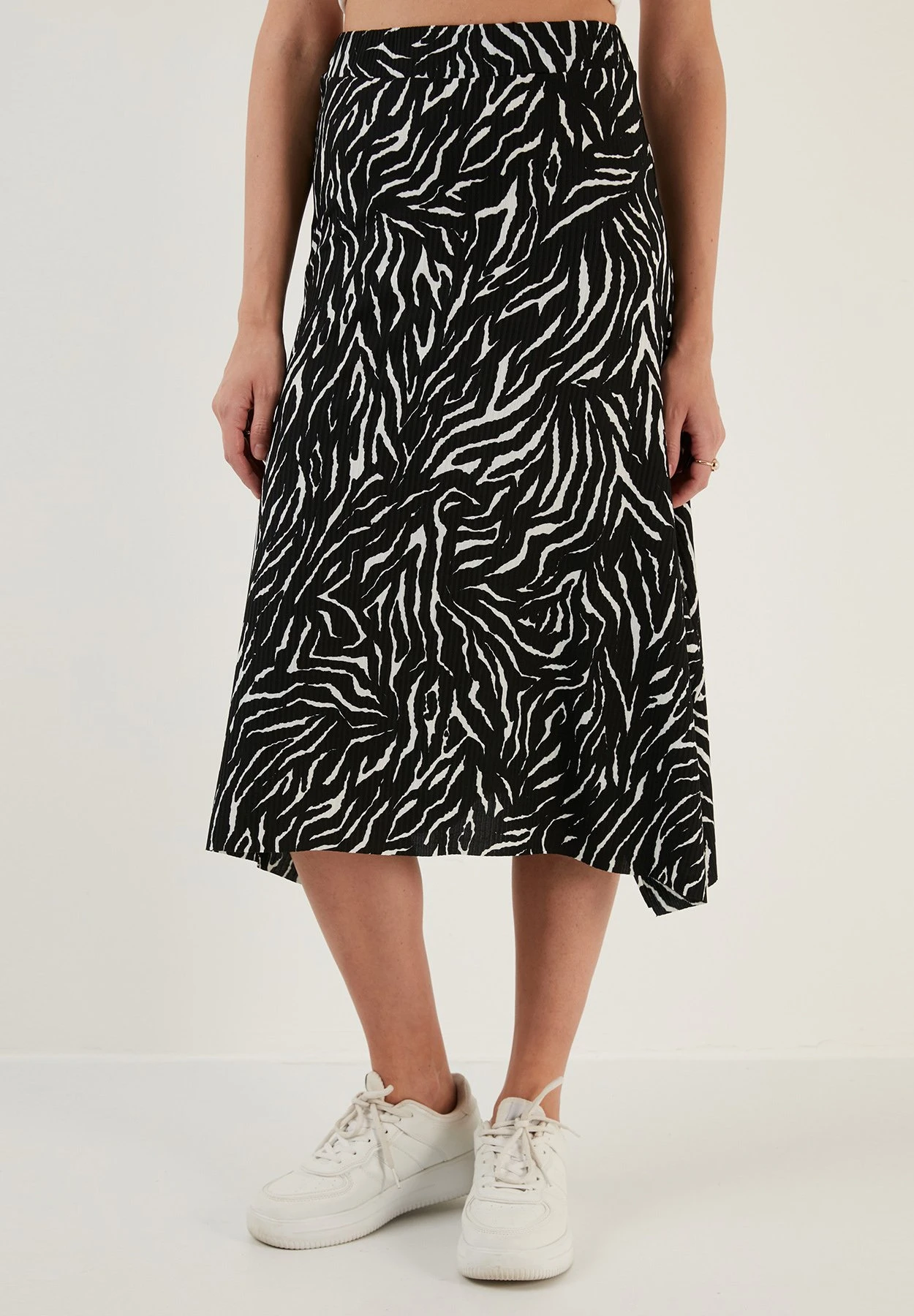 LELA Midi- A-Lijn Rok - Black White Striped