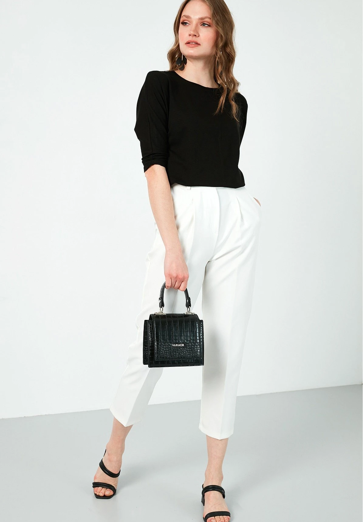 LELA Crew Neck- Longsleeve - Black - Afbeelding 2