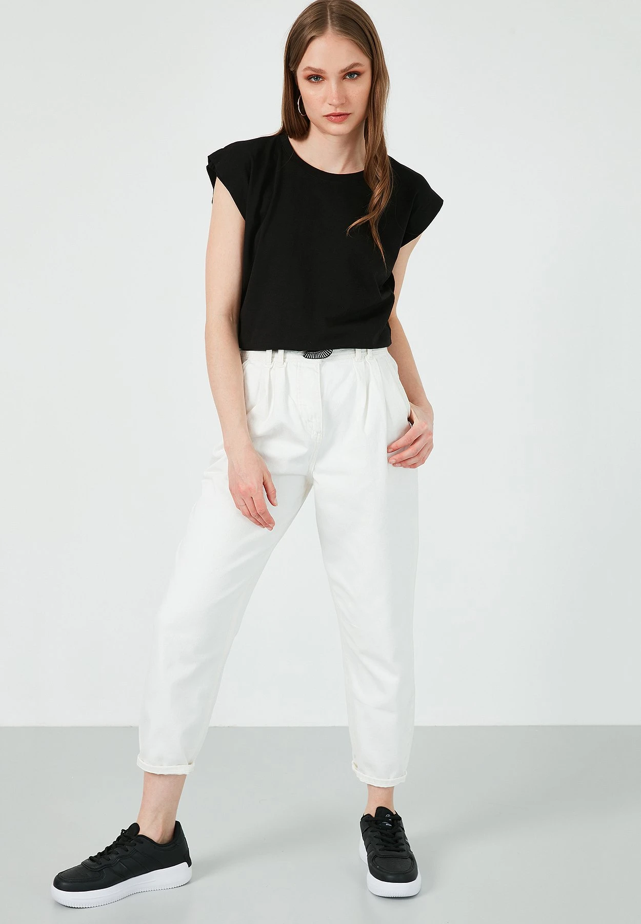 LELA Crew Neck - T-Shirt Basic - Black - Afbeelding 2