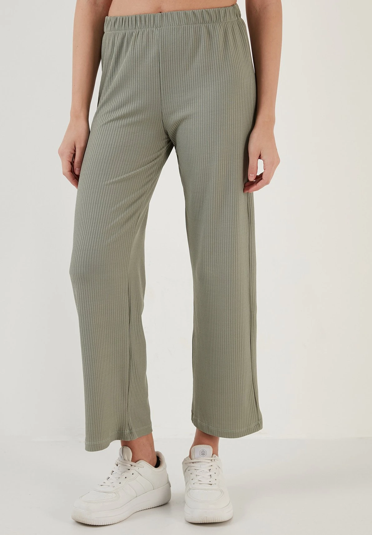 LELA Regular Fit - Broek - Almond Green