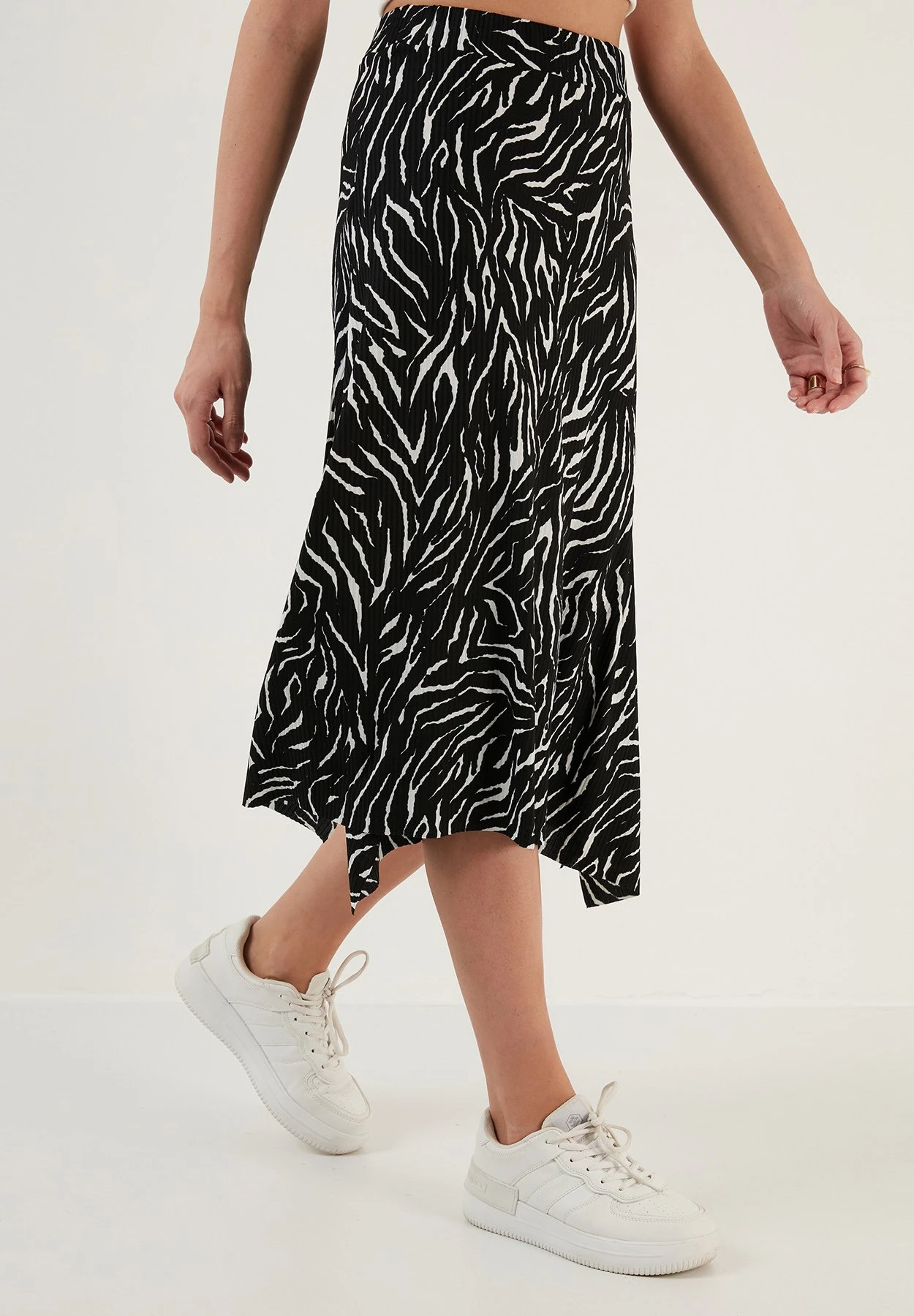 LELA Midi- A-Lijn Rok - Black White Striped - Afbeelding 4