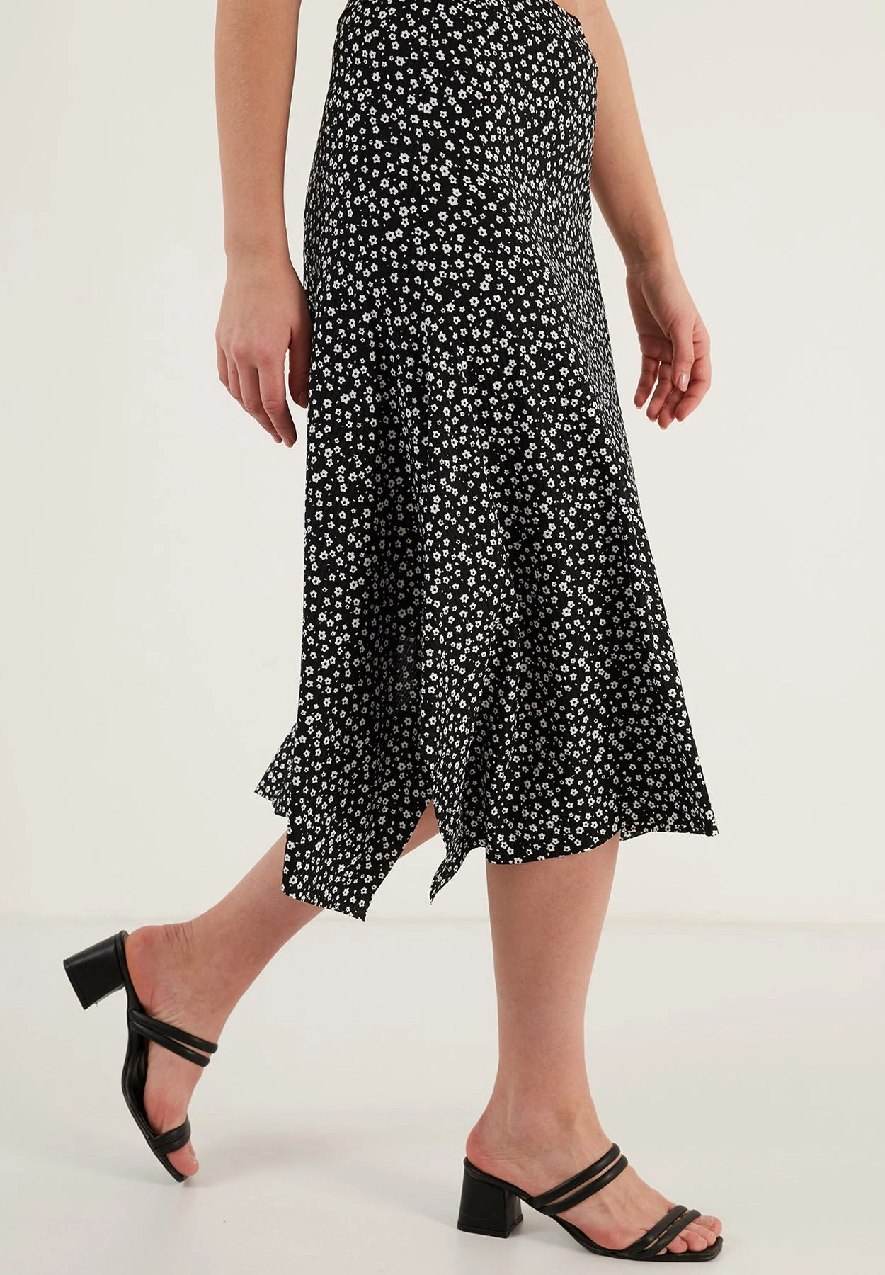 LELA Midi- A-Lijn Rok - Black - Afbeelding 4