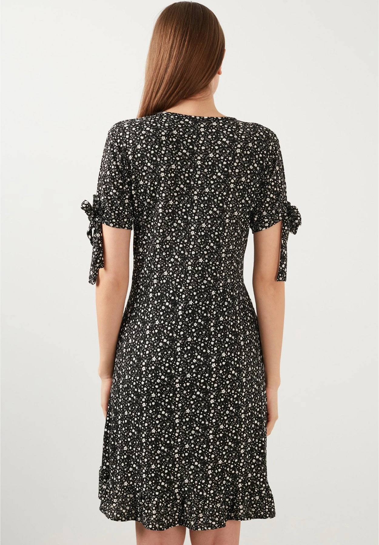 LELA Floral V Neck Ruffle Detail Mini- Jurk - Black - Afbeelding 3