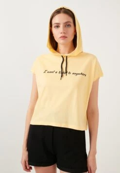 LELA Slim Fit - Hoodie - Yellow